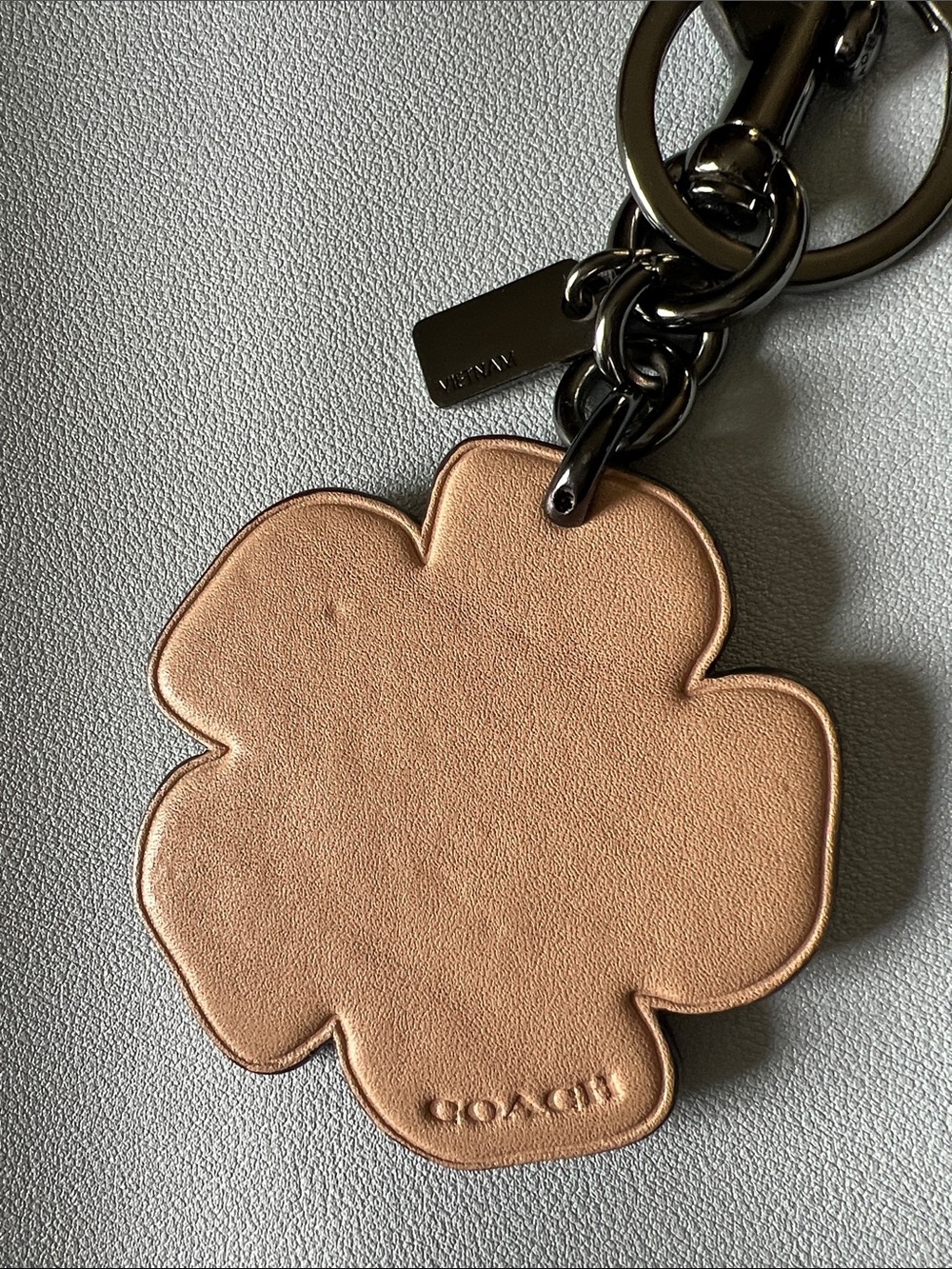 Coach Leather Tea Rose Flower Charm Keychain Gunmetal Studded Floral - Picture 12 of 14